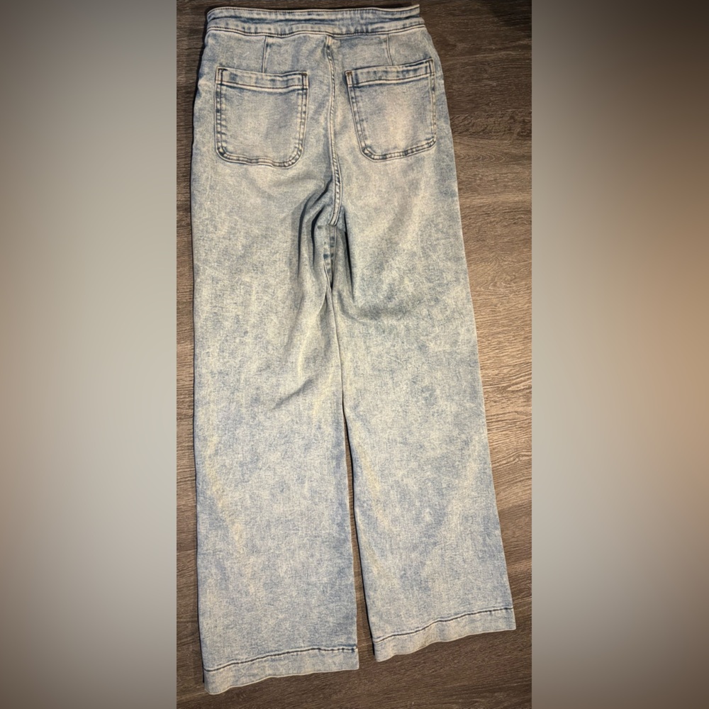 Lauren Conrad Wide Leg Light Wash Women’s Jeans - Picture 2 of 3
